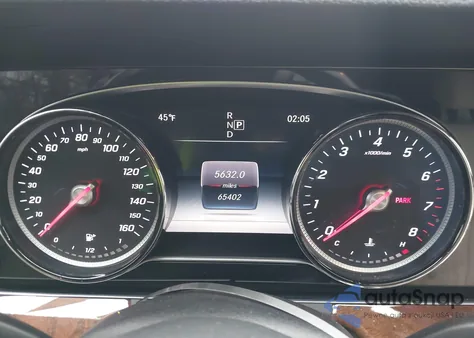 2019 Mercedes-Benz E 300 4Matic z USA, uszkodzony, nr VIN WDDZF4KB2KA553991